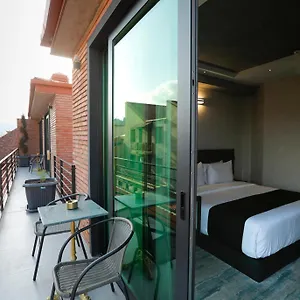 m-1-t.alltbilisihotels.com/