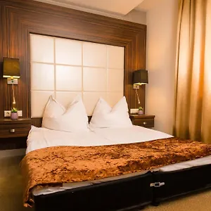 4* Otel Duna Garden
